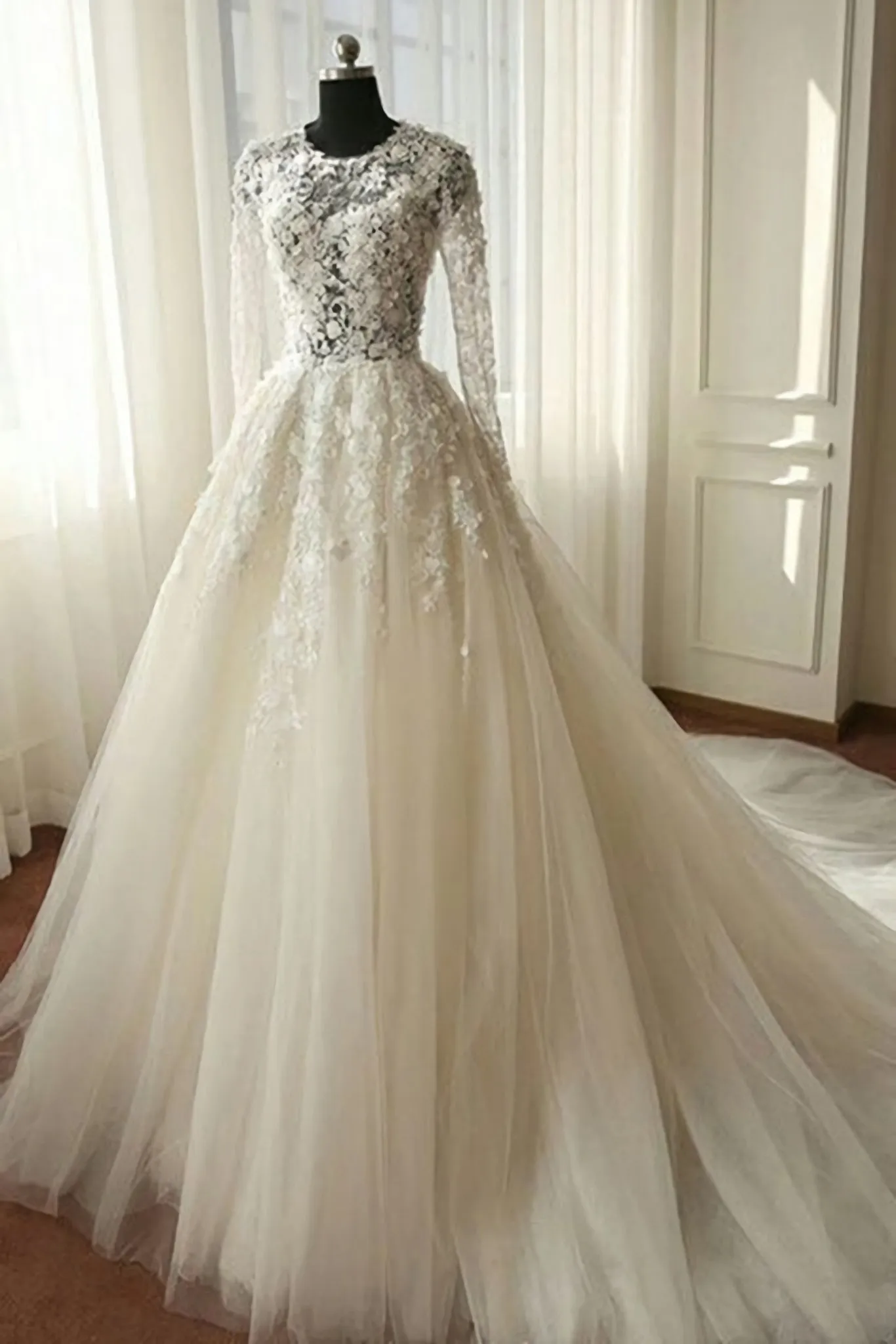 2025 Newest A Line Long Sleeves Tulle With Appliques Wedding Dresses