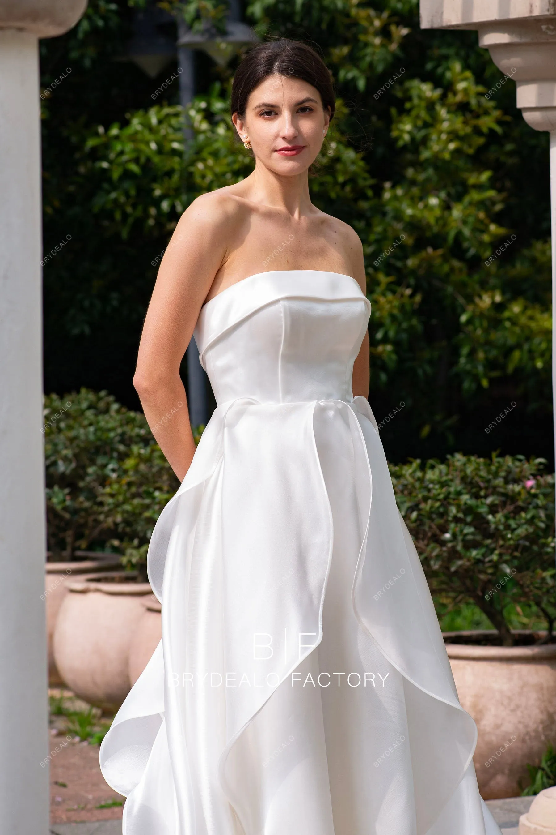 Elegant Strapless Organza Ruffled A-line Wedding Dress with Pockets