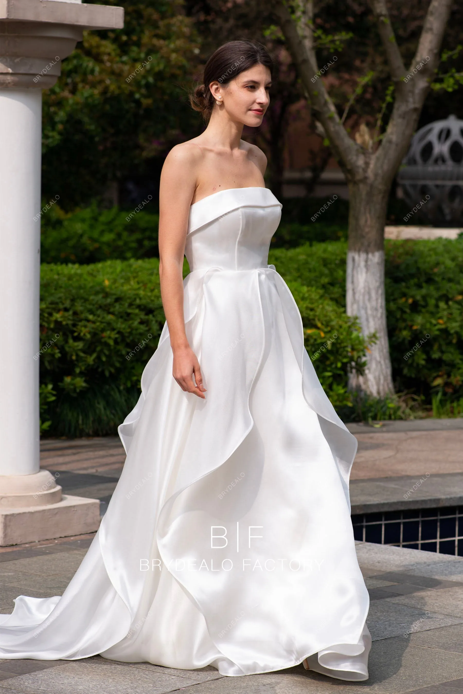 Elegant Strapless Organza Ruffled A-line Wedding Dress with Pockets