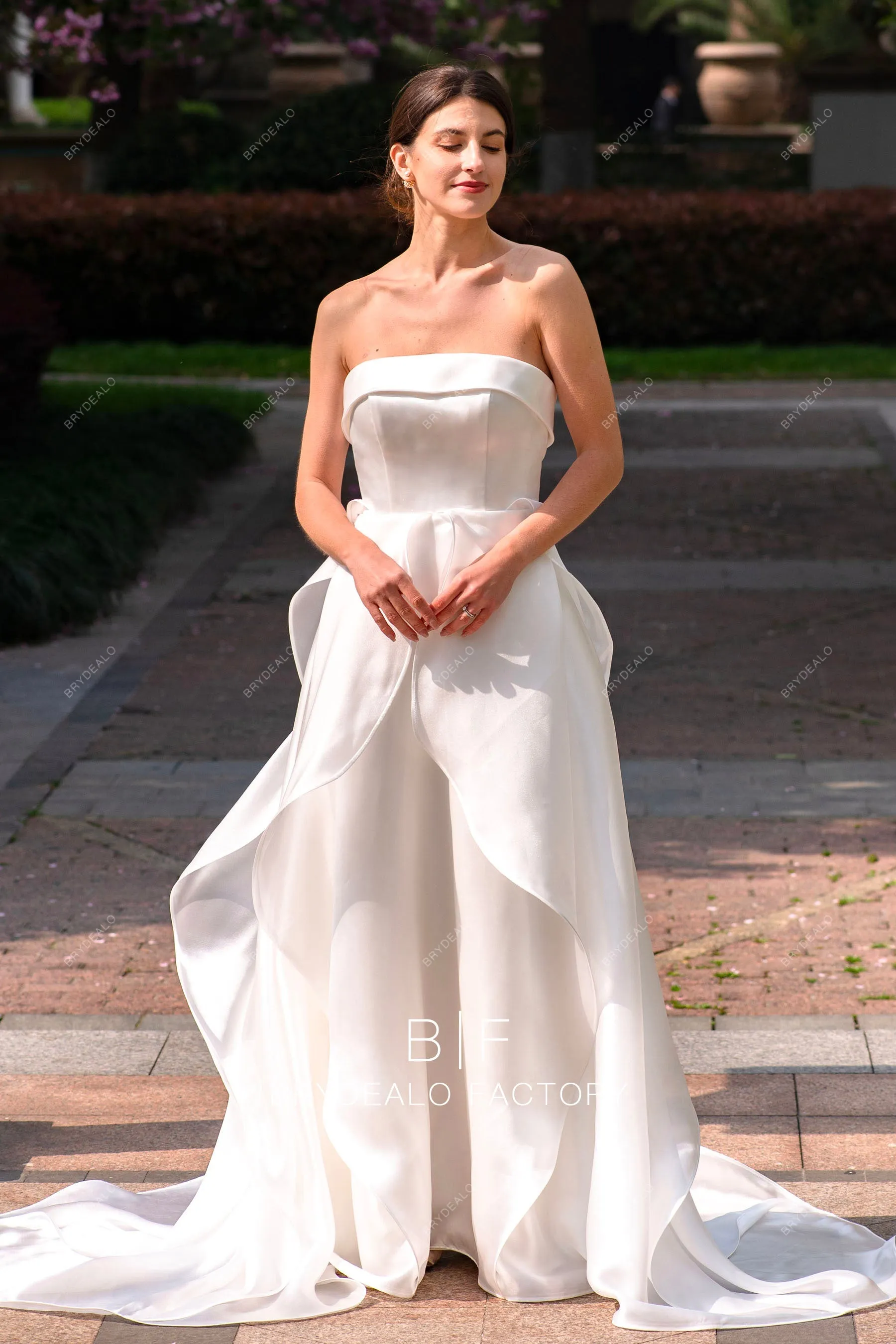 Elegant Strapless Organza Ruffled A-line Wedding Dress with Pockets