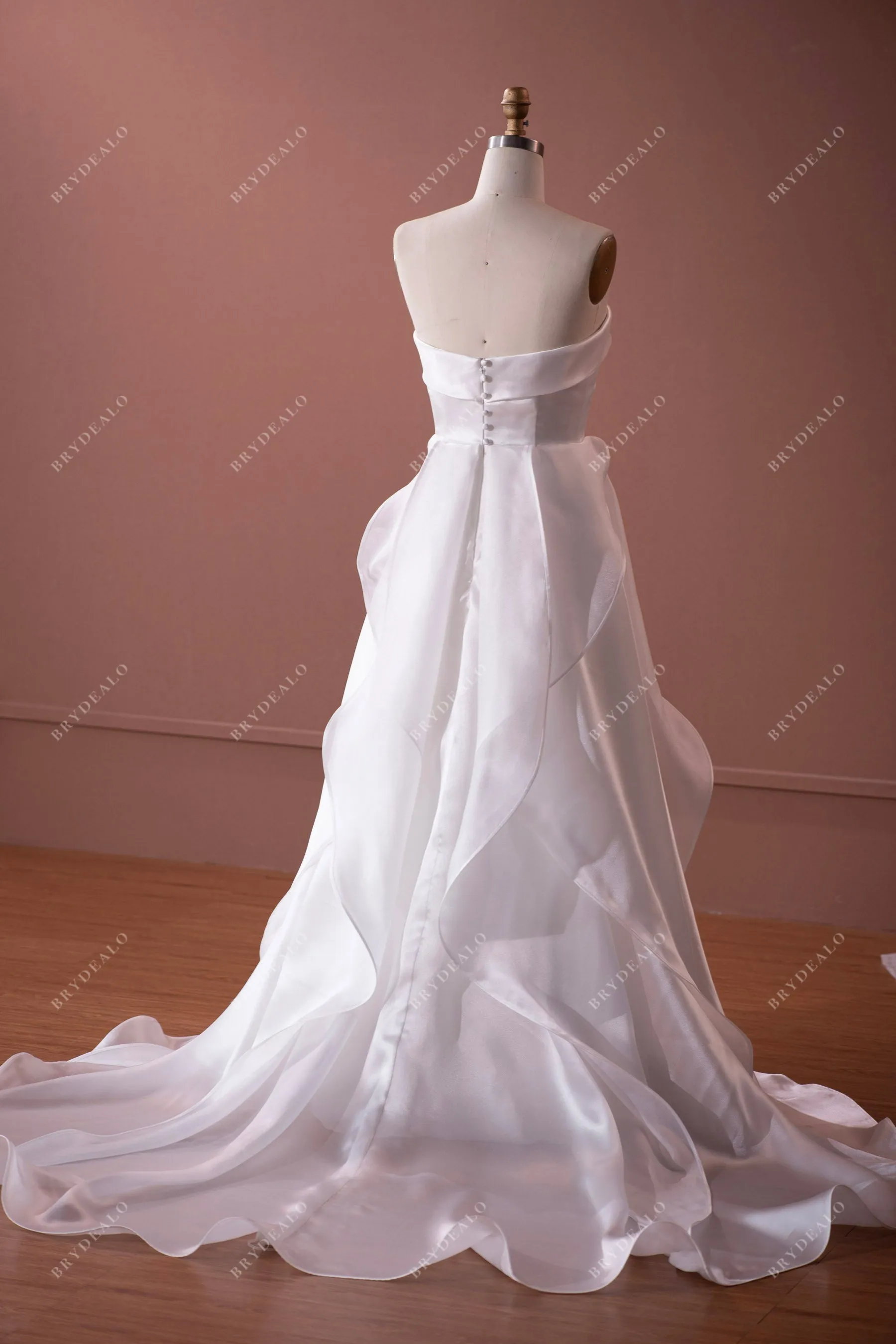 Elegant Strapless Organza Ruffled A-line Wedding Dress with Pockets