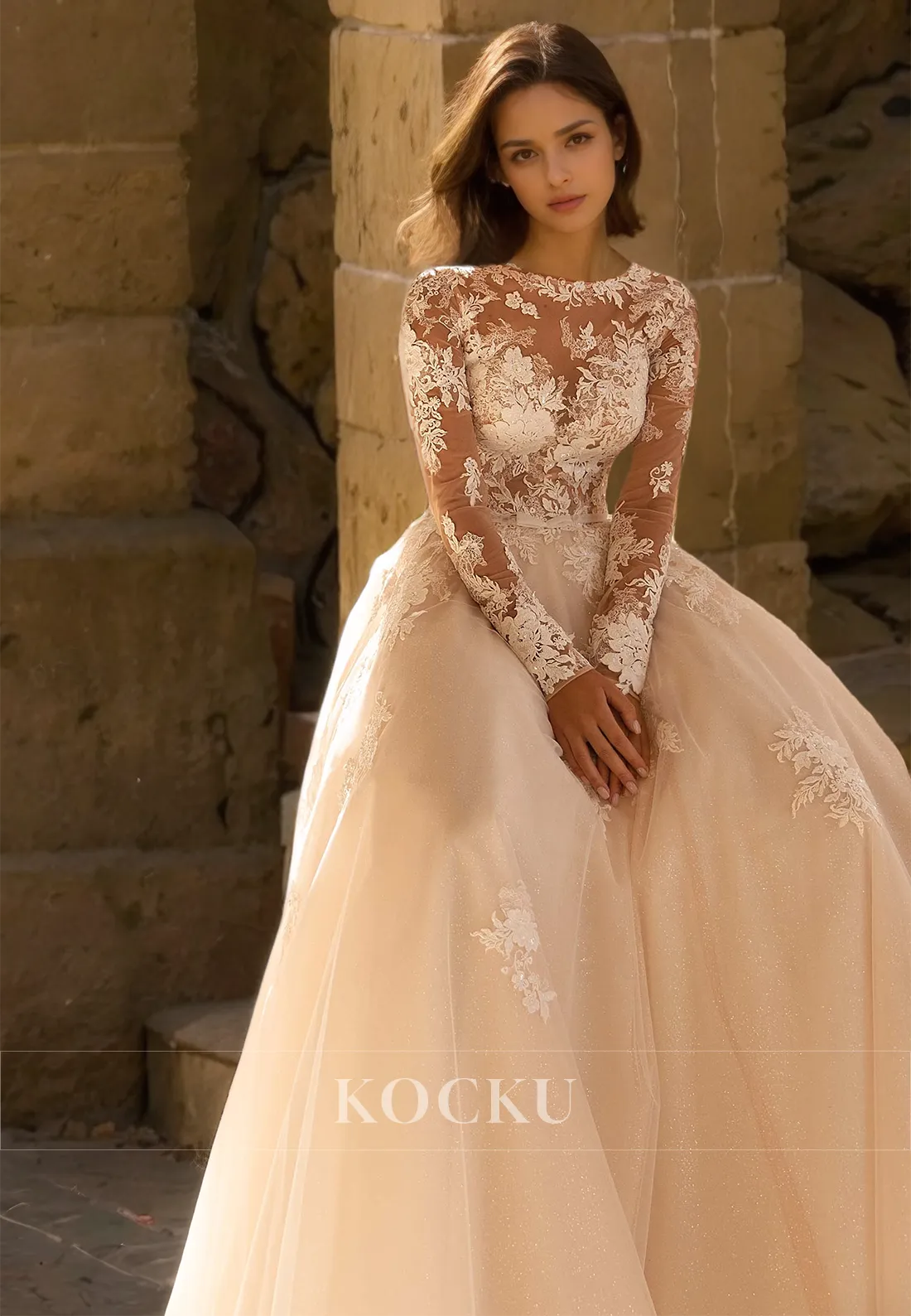 Scoop Neck Long Sleeves A-Line Pleated Lace Sheer Wedding Dress Bridal Gown with Appliques