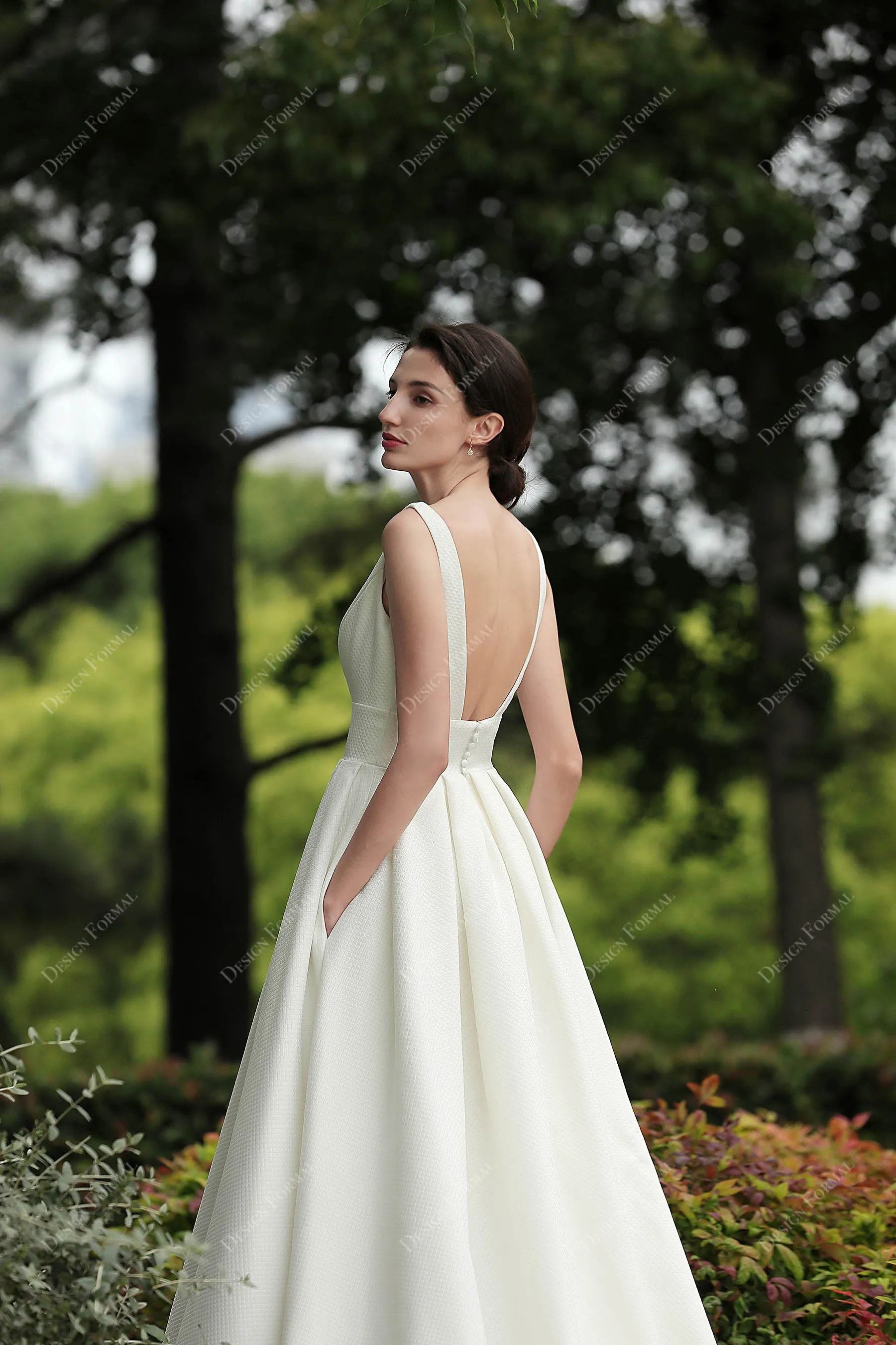 Simple V-neck Designer Textured Bridal Dress with Pockets