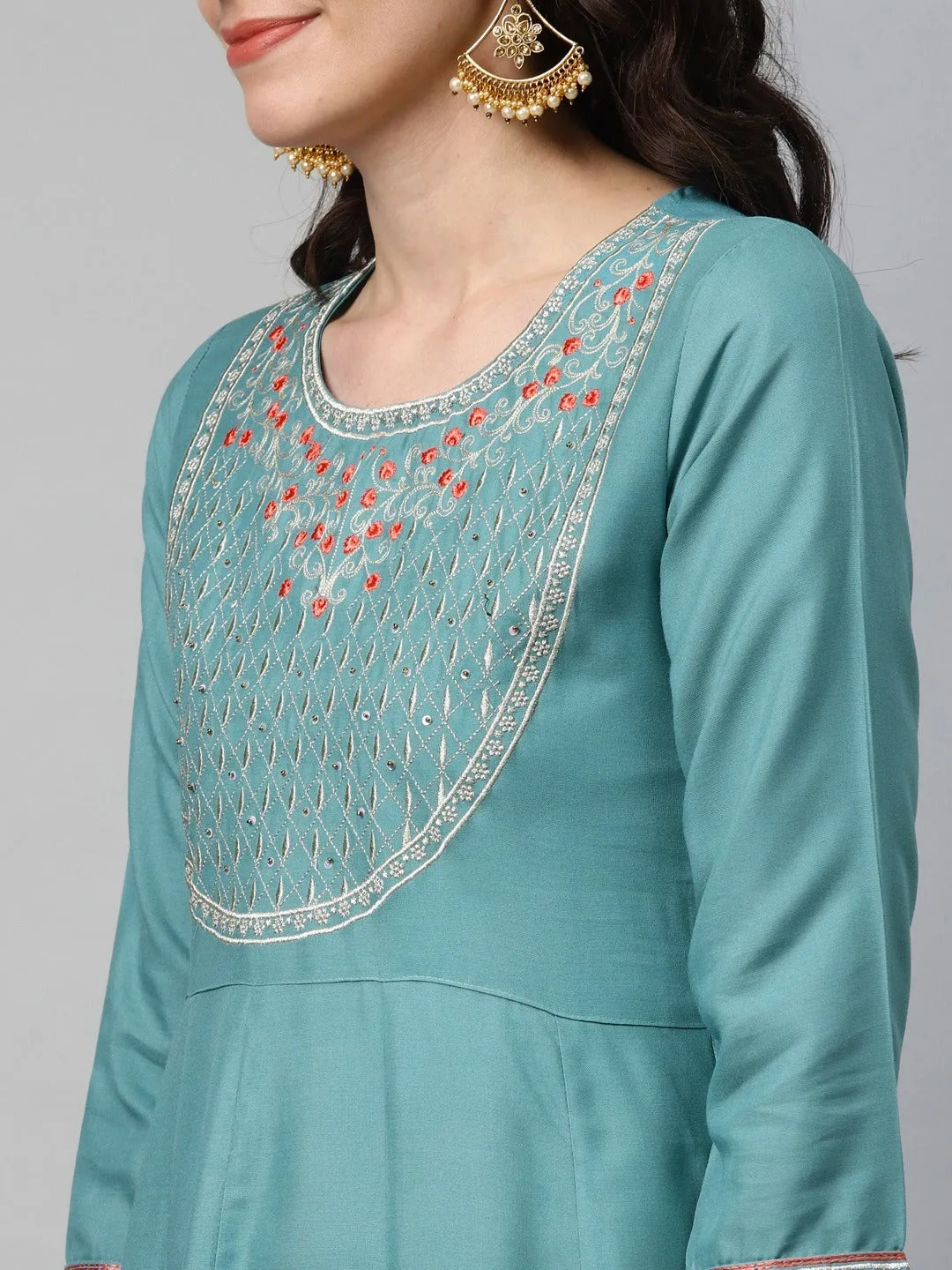 Women Green & Gold Embroidered Kurta