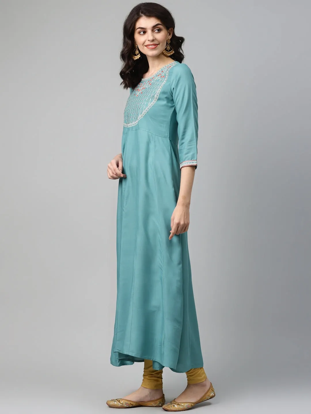 Women Green & Gold Embroidered Kurta